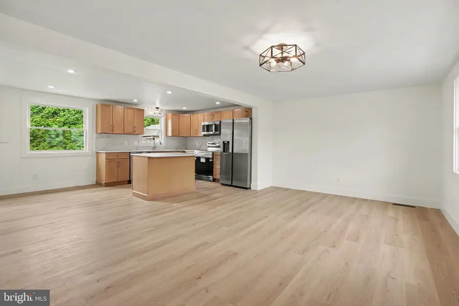 749 N Railroad St, Palmyra, PA 17078 - #3
