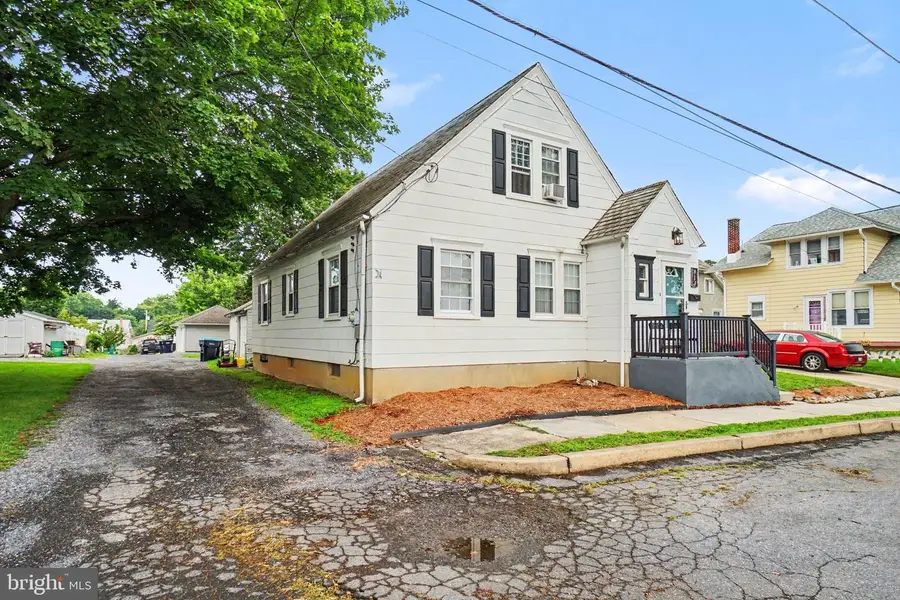 911 W Cherry St, Palmyra, PA 17078 - #2