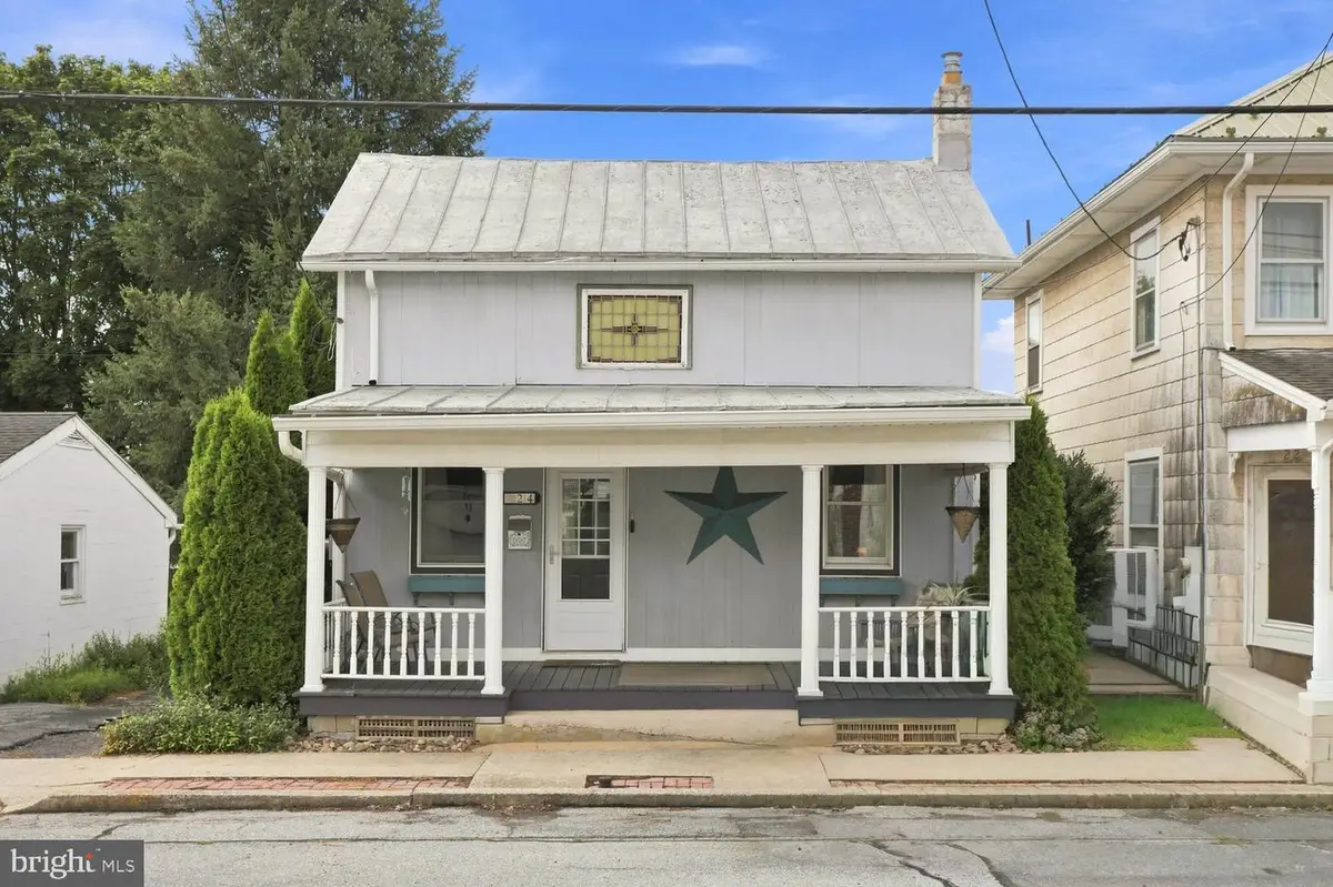 24 E Carpenter Ave, Myerstown, PA 17067 - #1