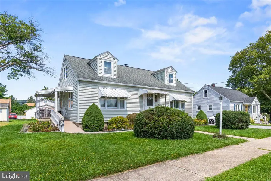 517 W Walnut St, Cleona, PA 17042 - #2