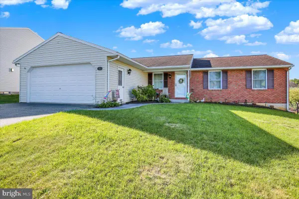 11 Meadow Dr, NEWMANSTOWN, PA 17073