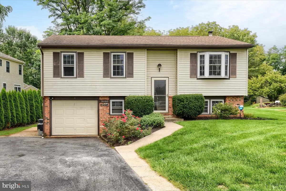 205 S Long St, Annville, PA 17003 - #1