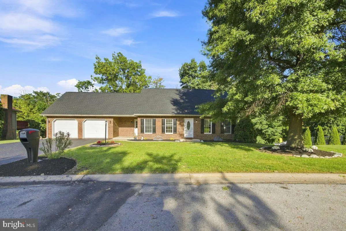 933 Redwood Ln, Lebanon, PA 17046 - #1