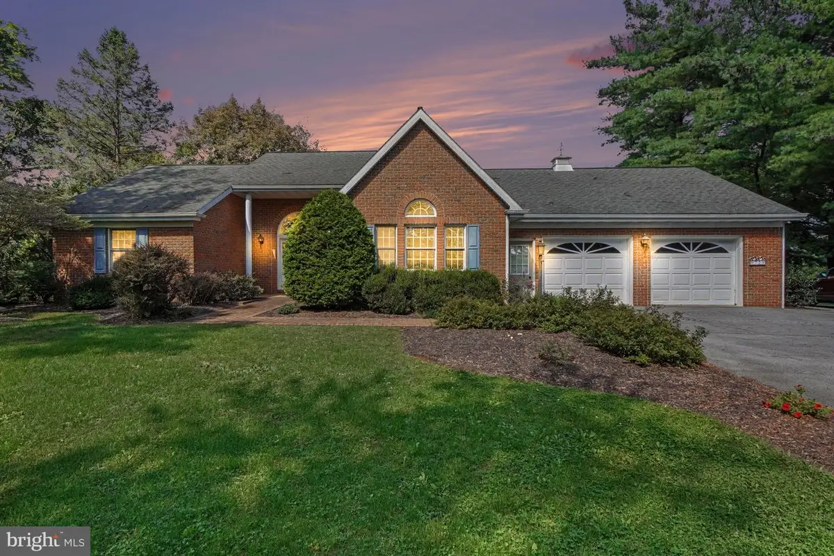 729 Schaeffer Rd, Lebanon, PA 17042 - #1