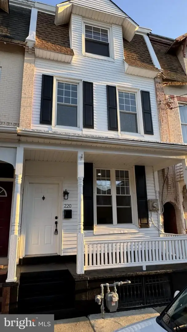 220 Chestnut St, Lebanon, PA 17042 - #1