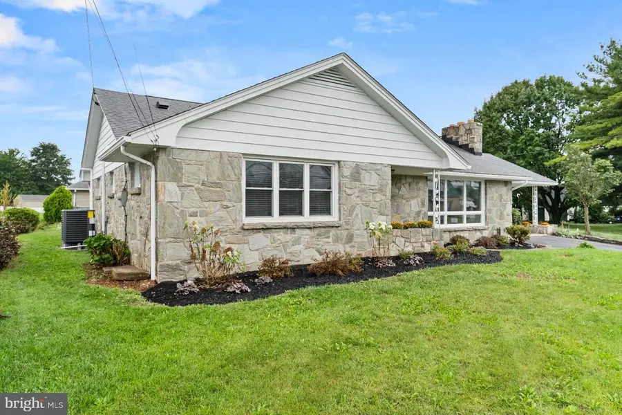 144 Palmyra Rd, Palmyra, PA 17078 - #3