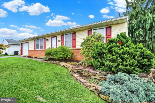 124 Treeline Dr, NEWMANSTOWN, PA 17073
