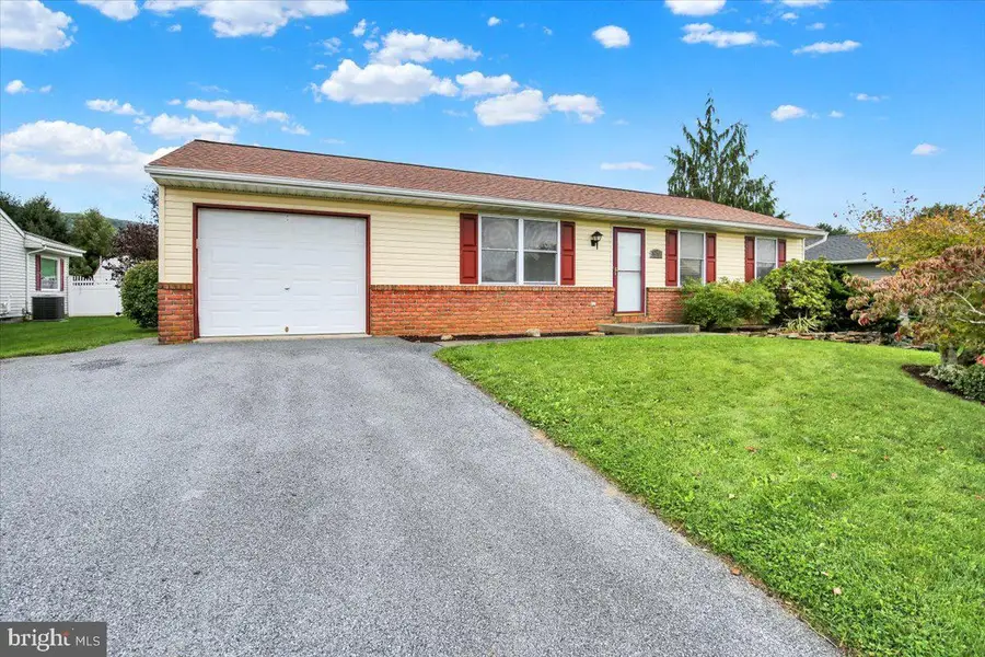 124 Treeline Dr, Newmanstown, PA 17073 - #2