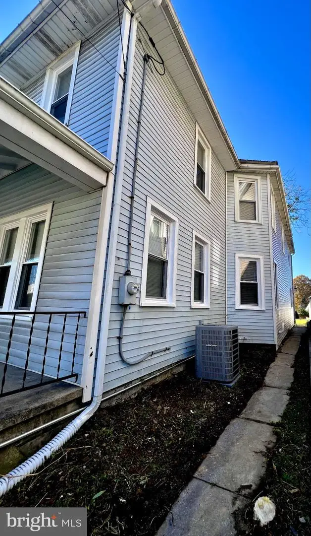 19 S College St, Schaefferstown, PA 17088 - #2