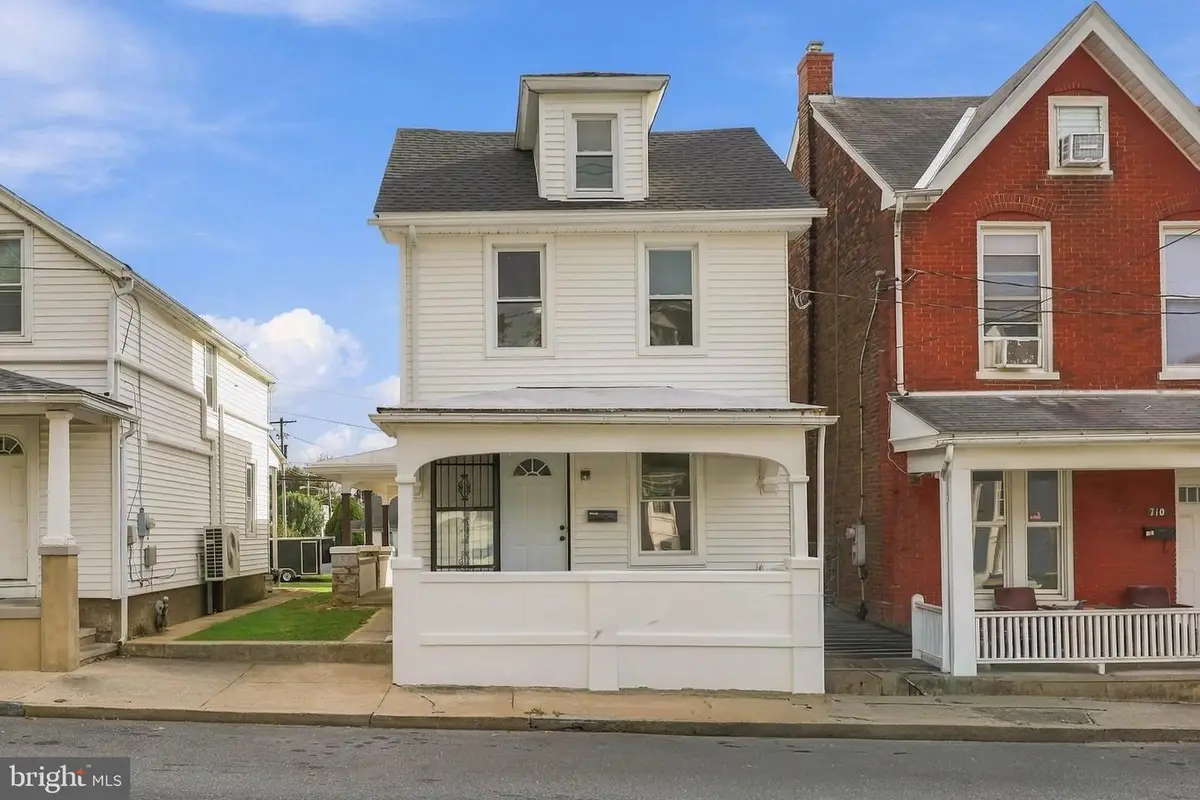 708 Locust St, Lebanon, PA 17042 - #1