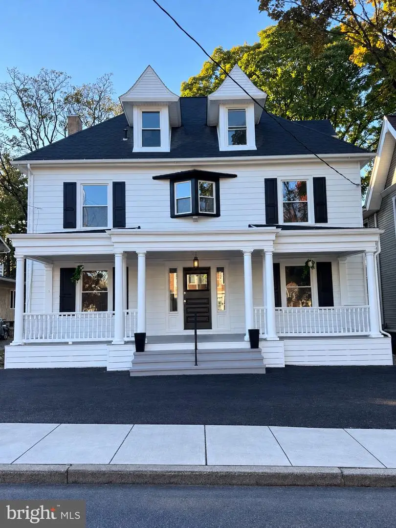 16 E Walnut St, Lebanon, PA 17042 - #1