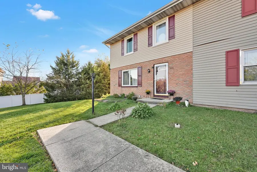221 N Center St, Fredericksburg, PA 17026 - #2