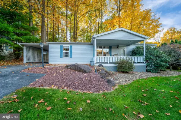 2 Oak Ln, MANHEIM, PA 17545