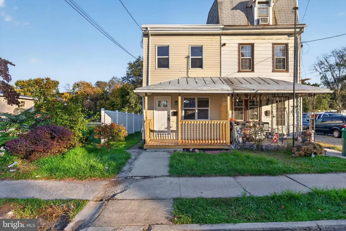 551 E Cumberland St, Lebanon, PA 17042 - #1