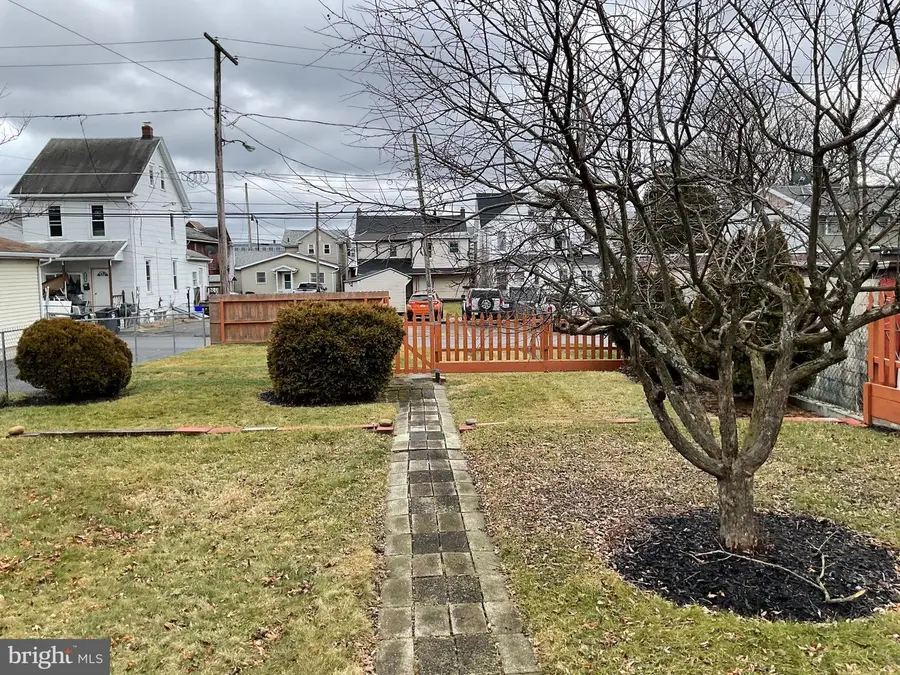 118 E Green St, West Hazleton, PA 18202 - Image #3