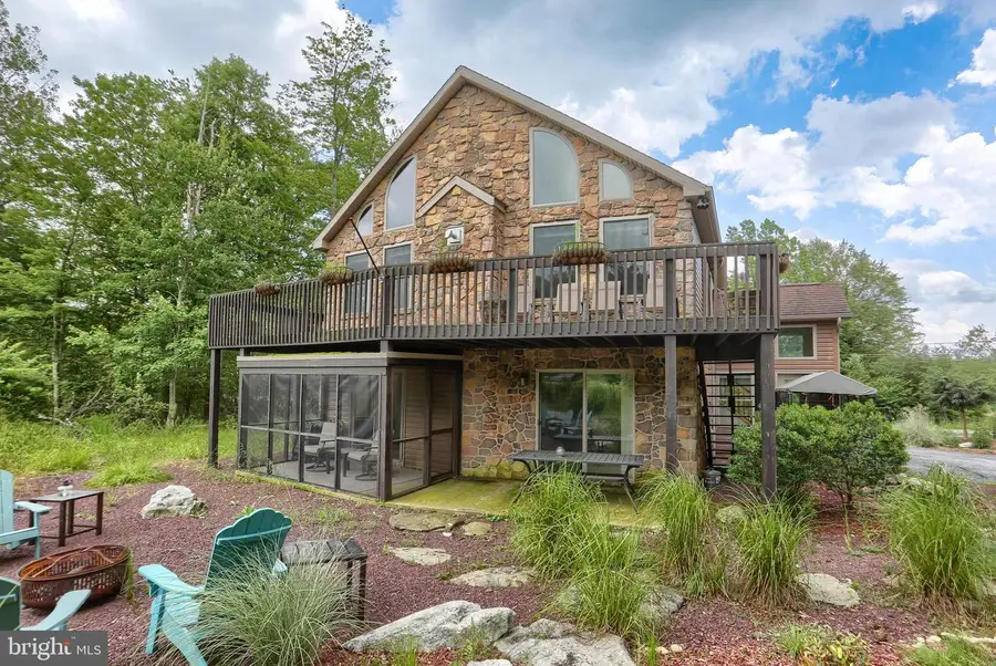 125 Pebble Beach Dr, Hazleton, PA 18202 - Image #2