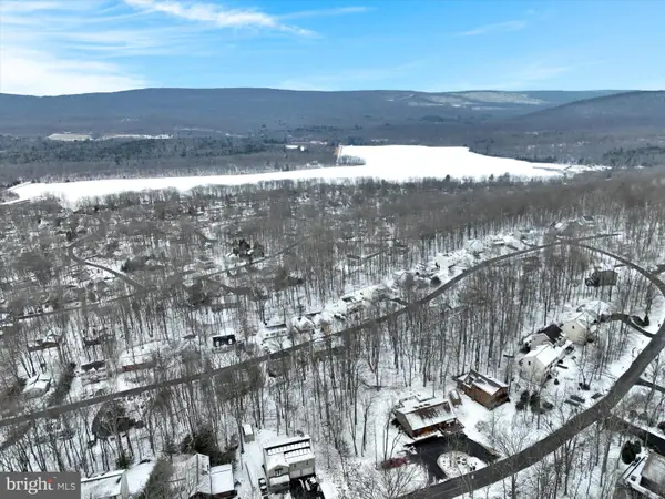 237 Avalanche Ln, DRUMS, PA 18222