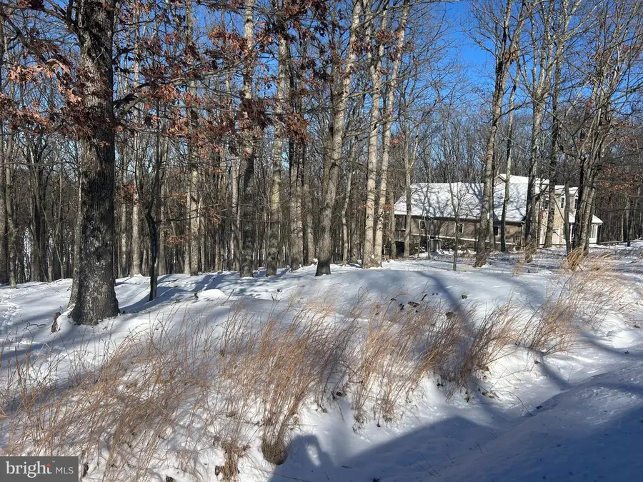 31 Turnberry Ln, Hazleton, PA 18202 - Image #2