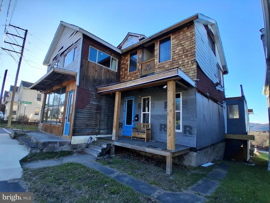 31 N Main St, Pittston, PA 18640 - #2