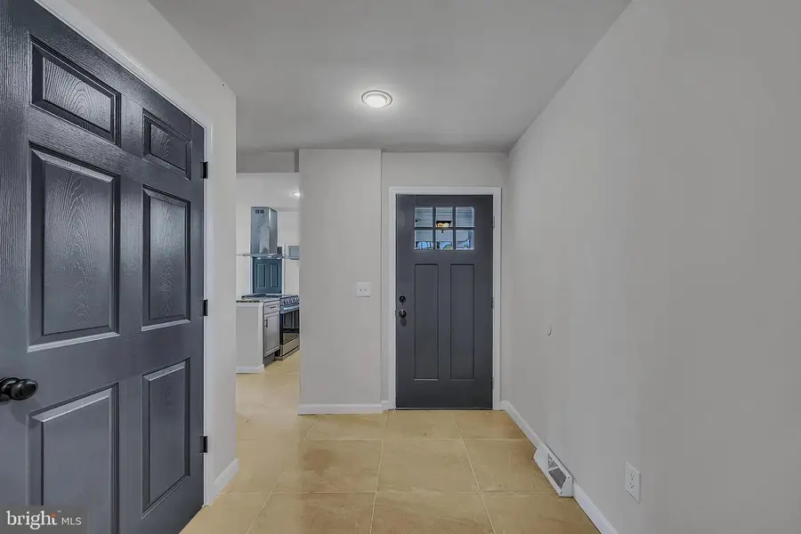 10 Division St, Mountain Top, PA 18707 - #3