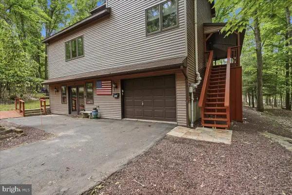 208 Owego Dr, HAZLETON, PA 18202