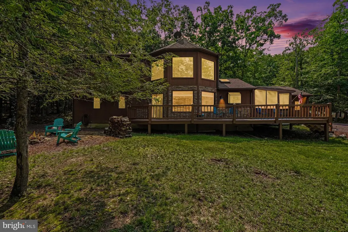 323 Navaho Dr, Hazle, PA 18202 - #1
