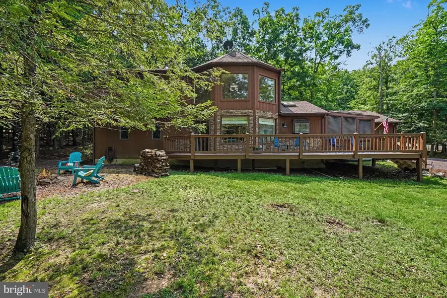 323 Navaho Dr, Hazle, PA 18202 - #2