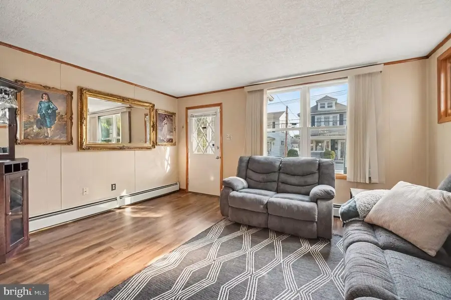 104 Lawrence St, Wilkes Barre, PA 18702 - #2