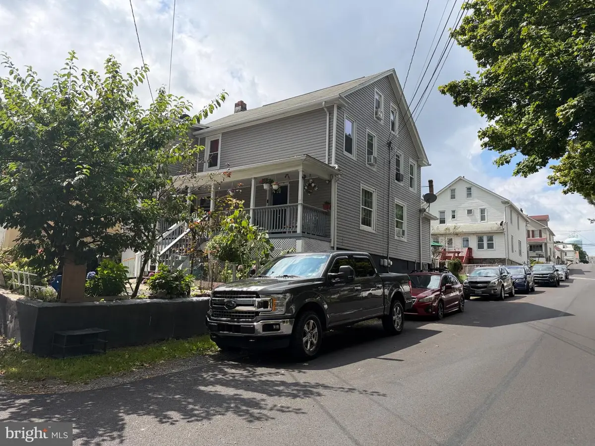 622 W 8th St, Hazleton, PA 18201 - #1
