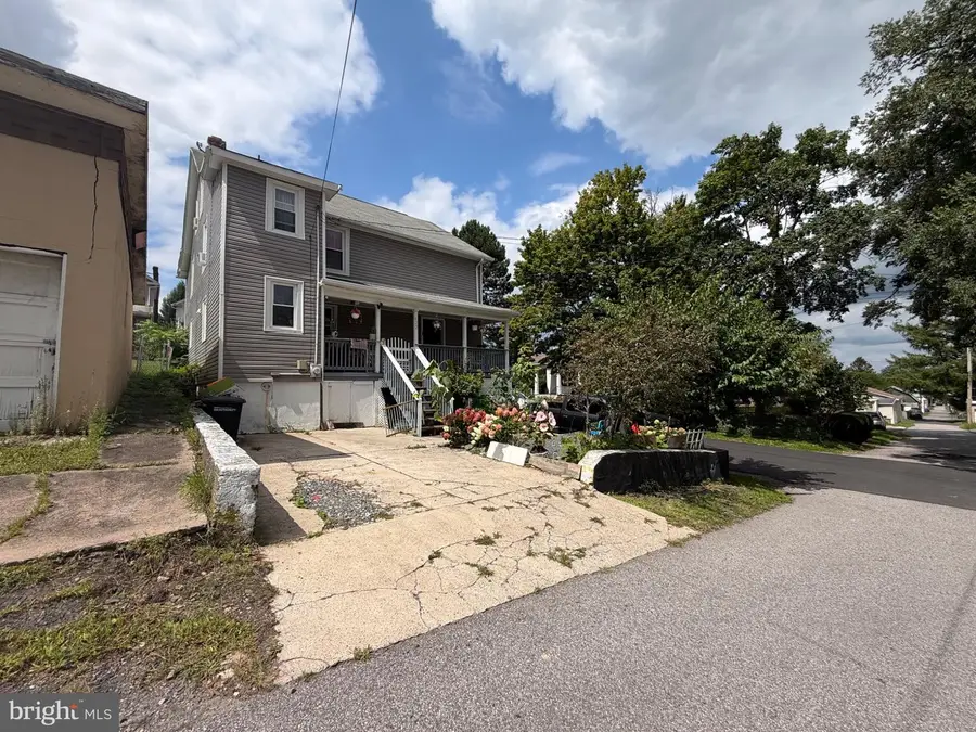 622 W 8th St, Hazleton, PA 18201 - #3
