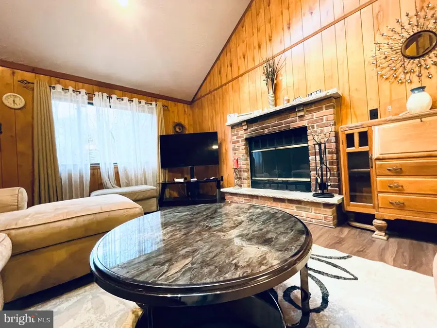 19 Livingston Ln, Gouldsboro, PA 18424 - #3