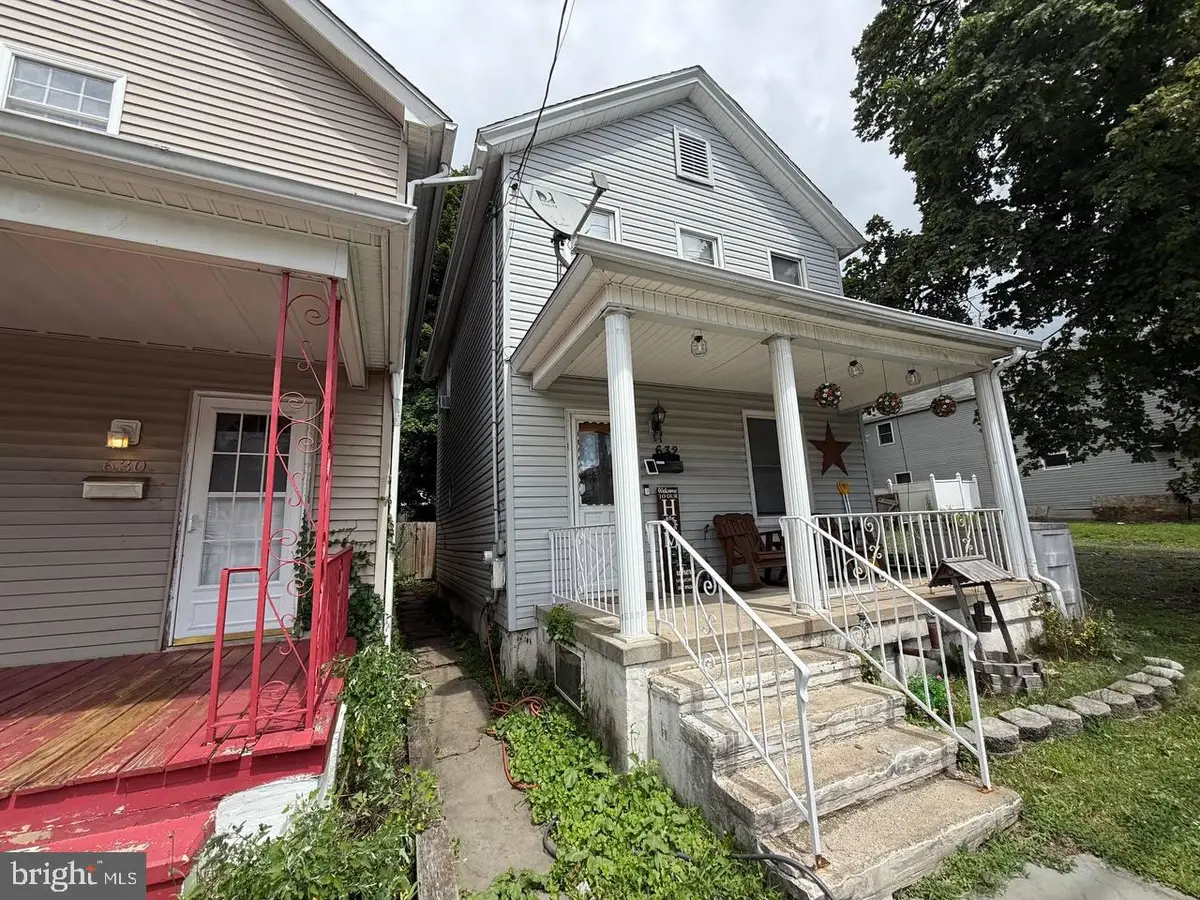 632 E Lackawanna Ave, Olyphant, PA 18447 - #1