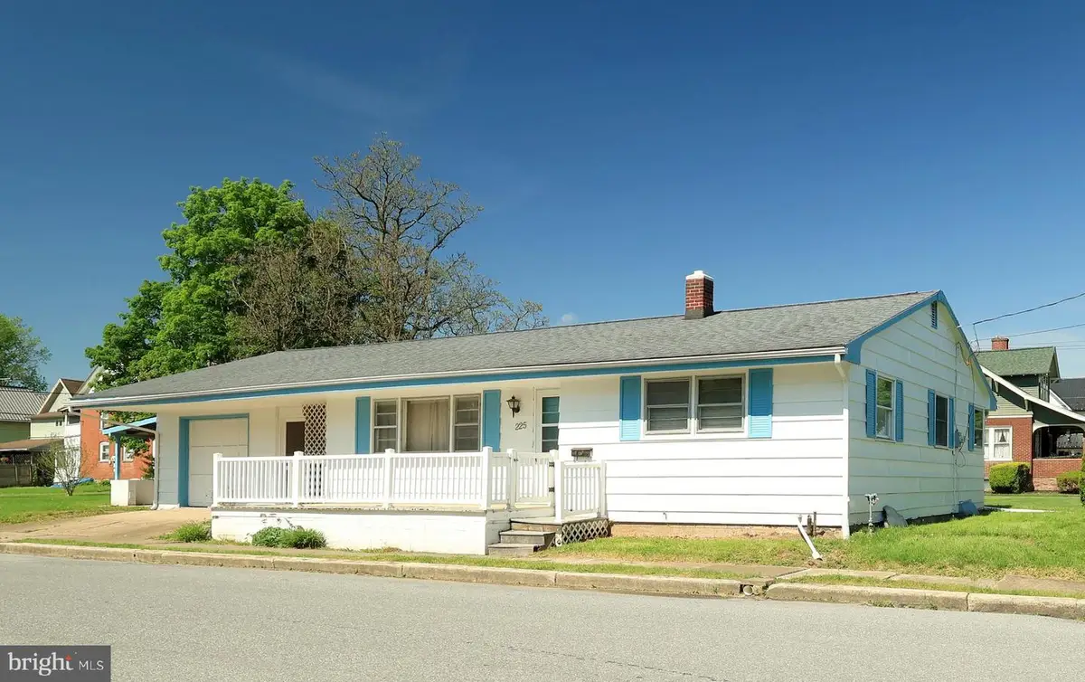 225 Tomb Ave, Jersey Shore, PA 17740 - #1