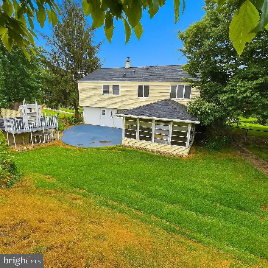 520 Deerfield Dr, Norristown, PA 19403 - Image #2