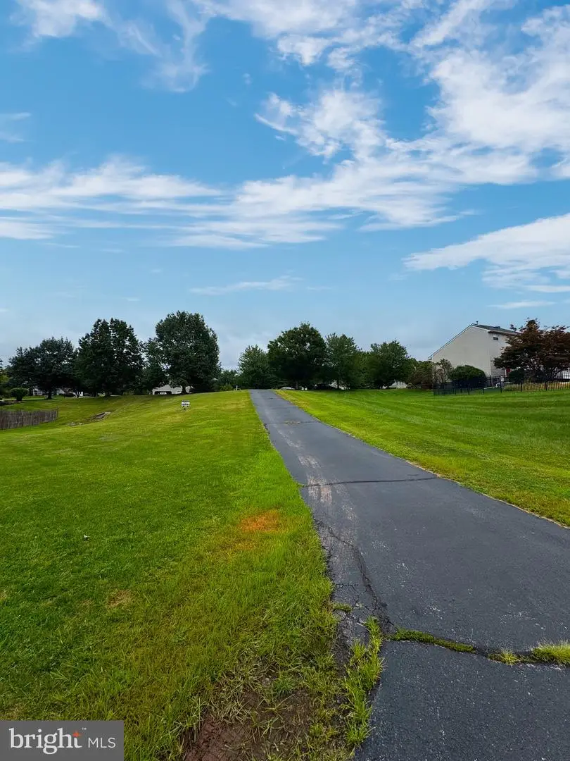 22 Windy Knoll Dr, Royersford, PA 19468 - Image #2