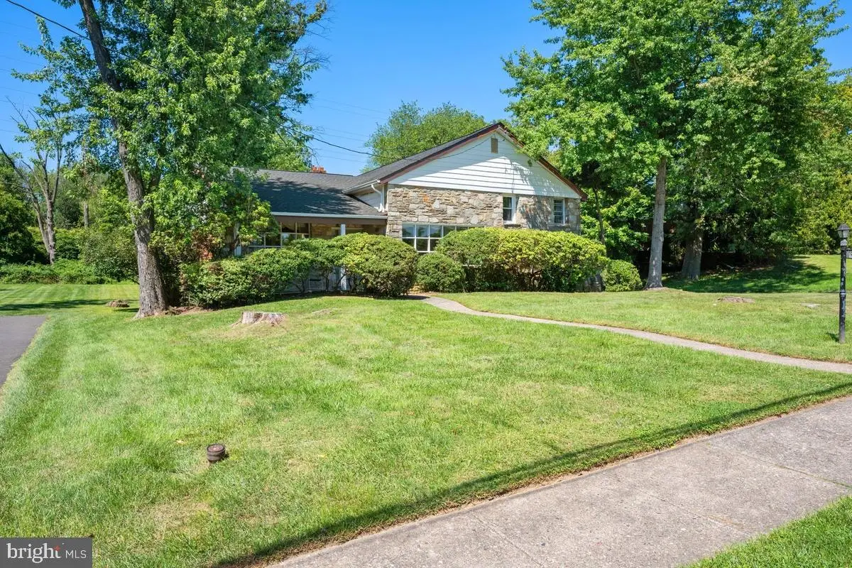 1943 Fawn Dr, Glenside, PA 19038 - Image #1