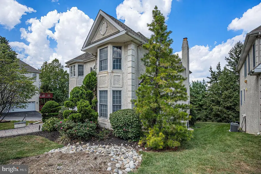 1018 Riverview Ln, Conshohocken, PA 19428 - Image #2