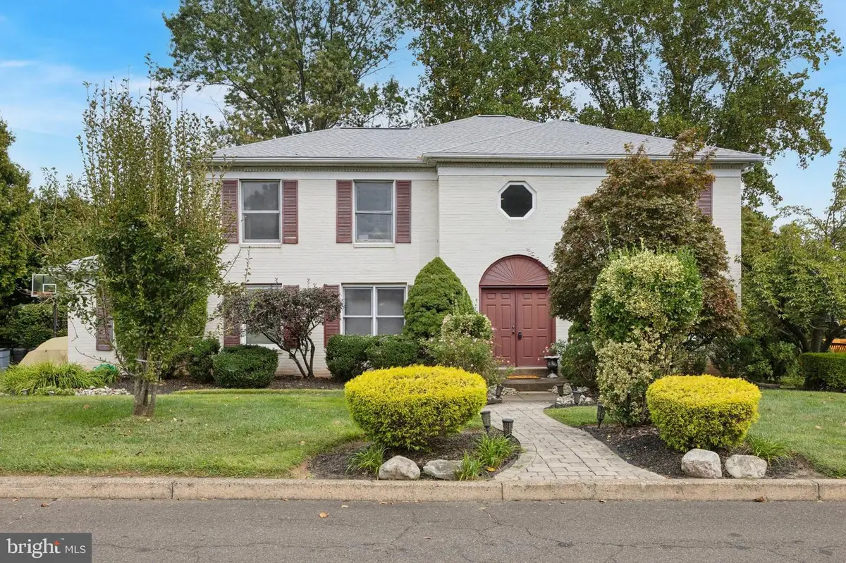 21 Roy Ln, Huntingdon Valley, PA 19006 - Image #1