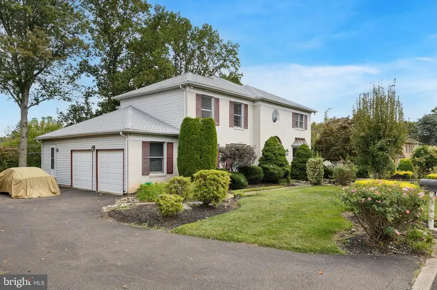 21 Roy Ln, Huntingdon Valley, PA 19006 - Image #2