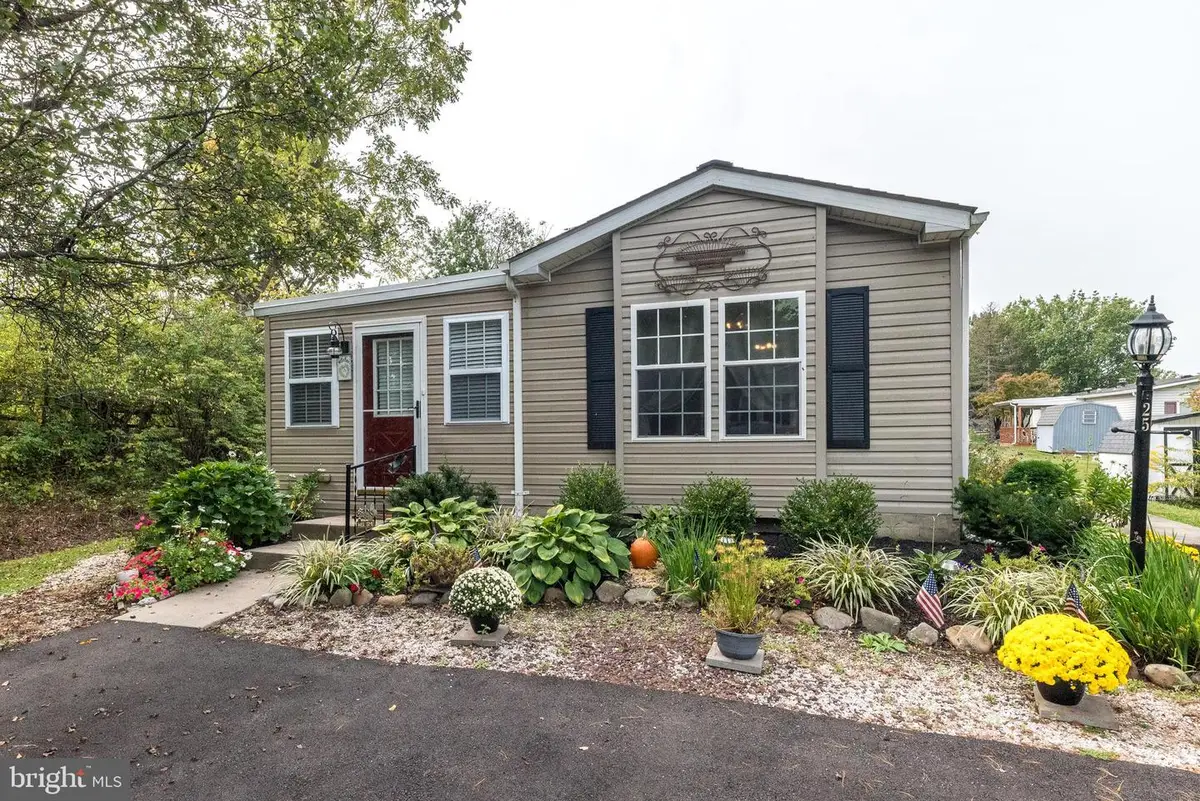 25 Chestnut Ct E, Harleysville, PA 19438 - Image #1