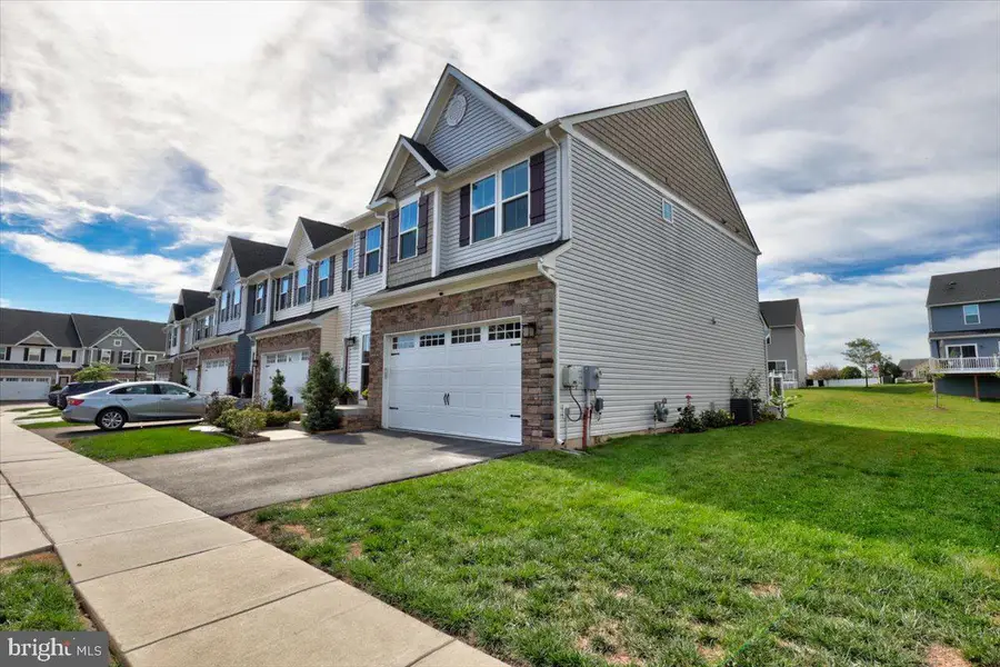 1050 Moscariello Ln, Royersford, PA 19468 - Image #2