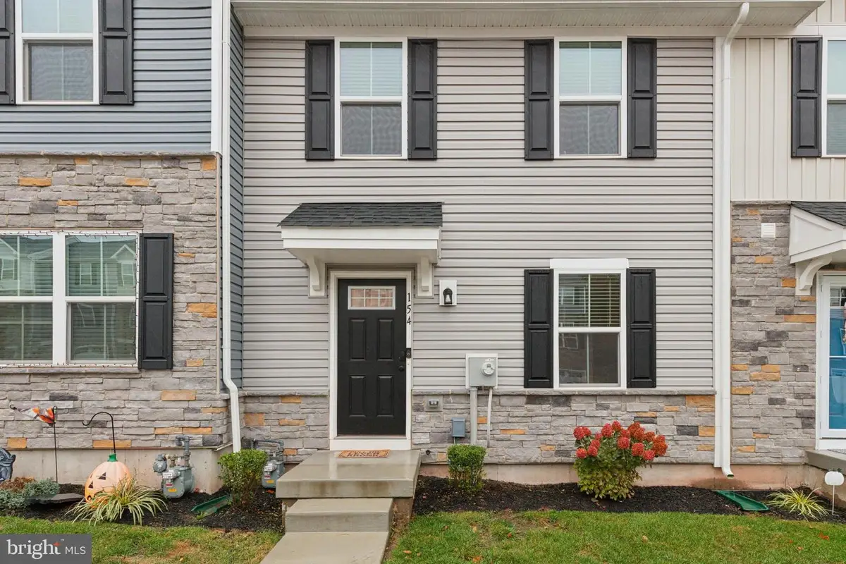 154 Van Fleet Cir, Pottstown, PA 19464 - Image #1