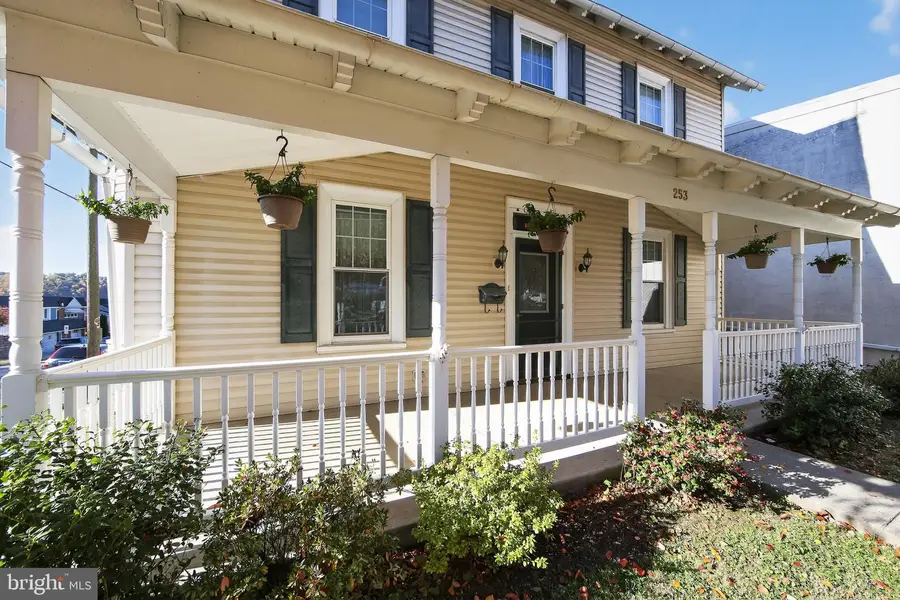 253 E 10th Ave, Conshohocken, PA 19428 - Image #2