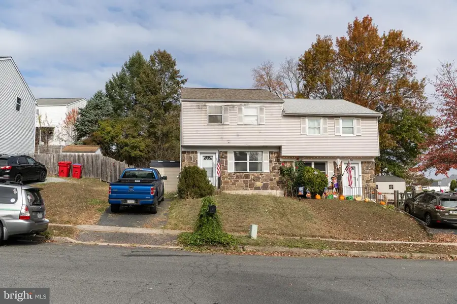 703 Holly Dr, Pottstown, PA 19464 - Image #2