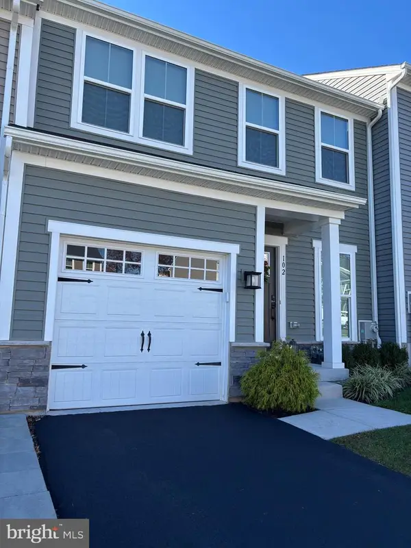 102 Sterling Dr, EAST NORRITON, PA 19401