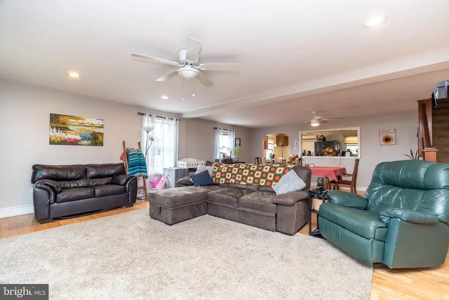 220 Pennbrook Ave, Lansdale, PA 19446 - Image #3