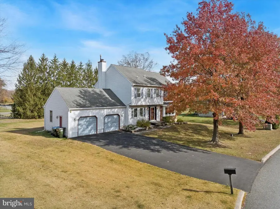 212 Hampton Cir, Gilbertsville, PA 19525 - Image #3
