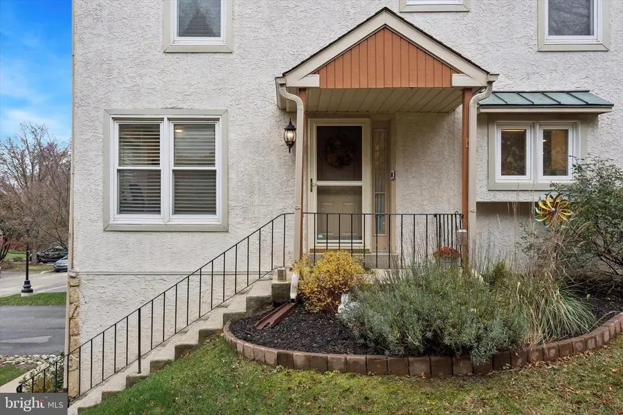 35 White Pine Ct, Lafayette Hill, PA 19444 - Image #2