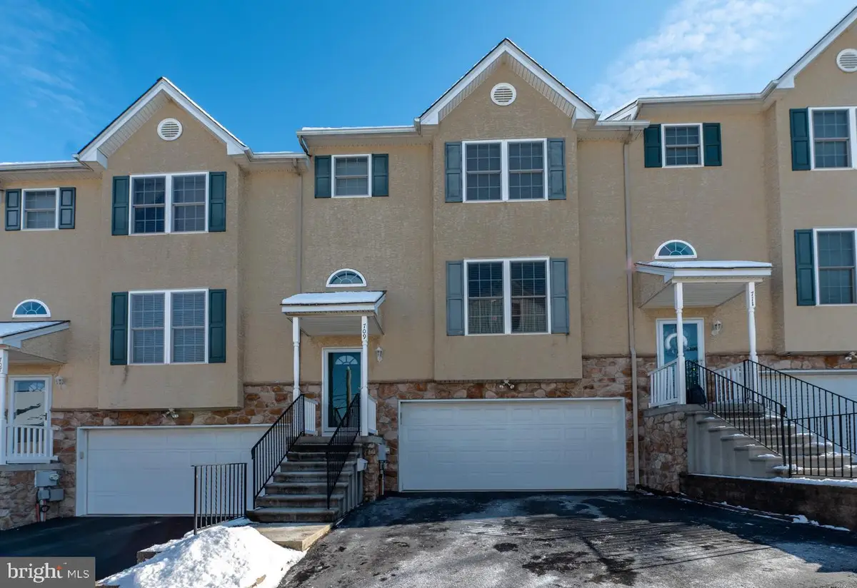 709 Green St, Bridgeport, PA 19405 - Image #1