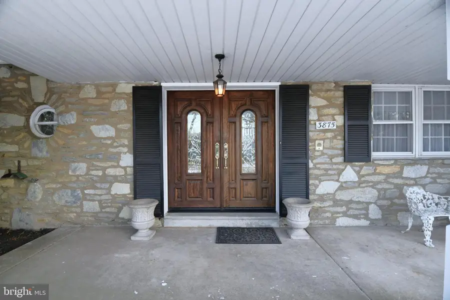 3875 Warfield Dr, Huntingdon Valley, PA 19006 - Image #3